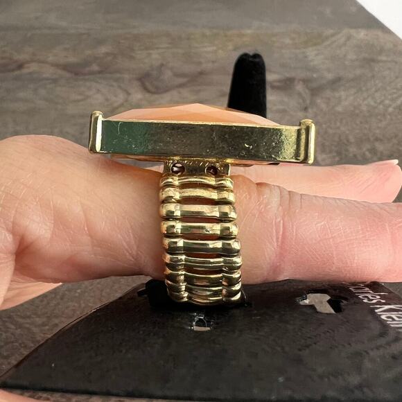 New Charles Klein Peach & Gold Tone Rectangular Statement Cocktail Stretch Ring - Picture 4 of 4
